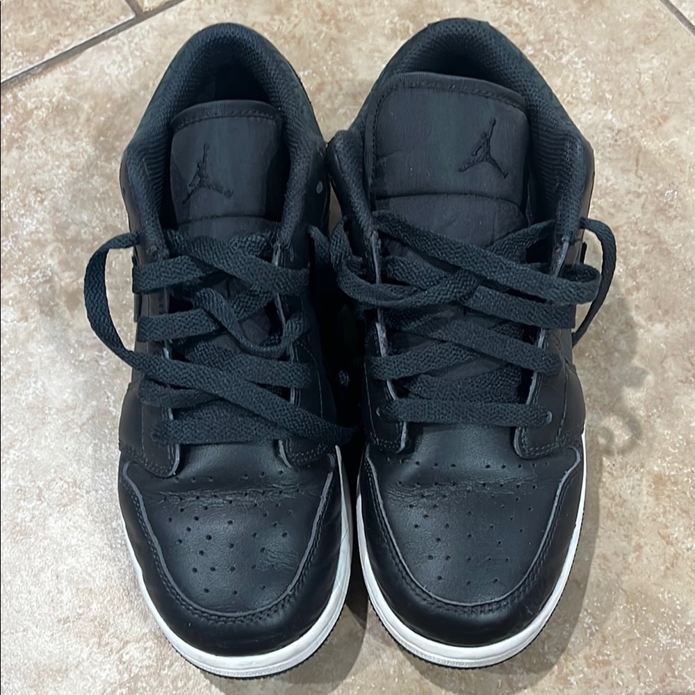 Boys sneakers